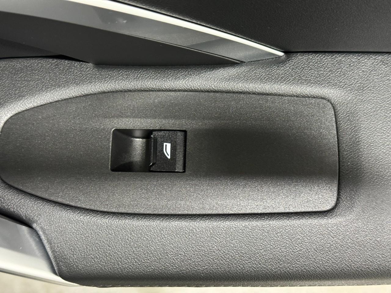 BMW X1 Vehicle Full-screen Gallery Image 21