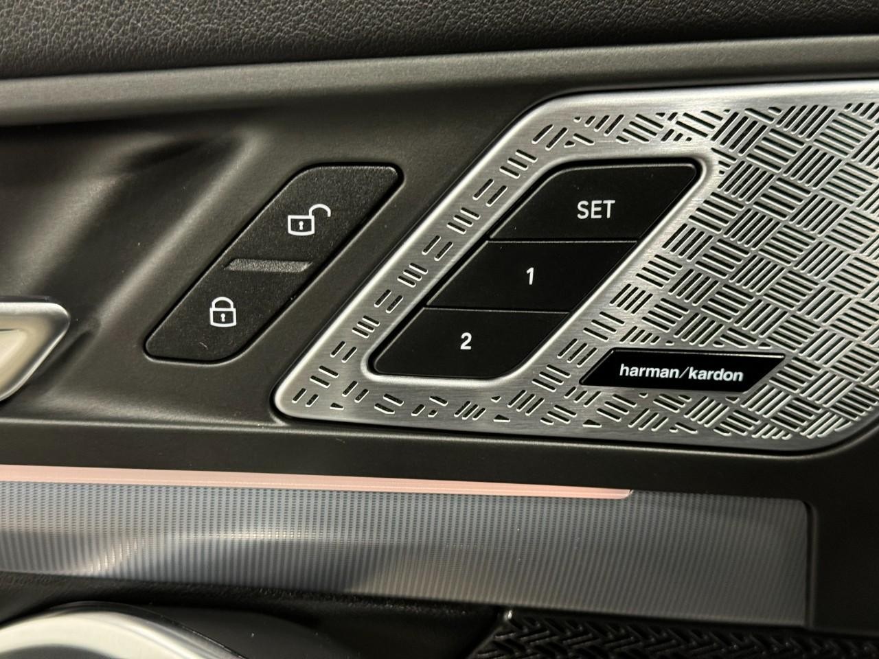 BMW X1 Vehicle Full-screen Gallery Image 22