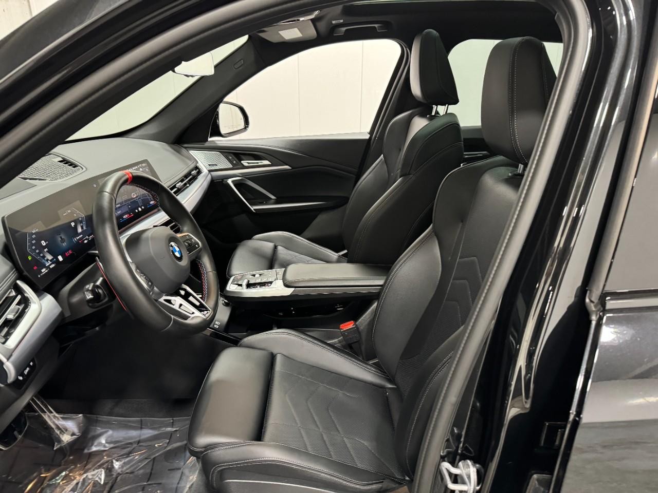BMW X1 Vehicle Full-screen Gallery Image 25