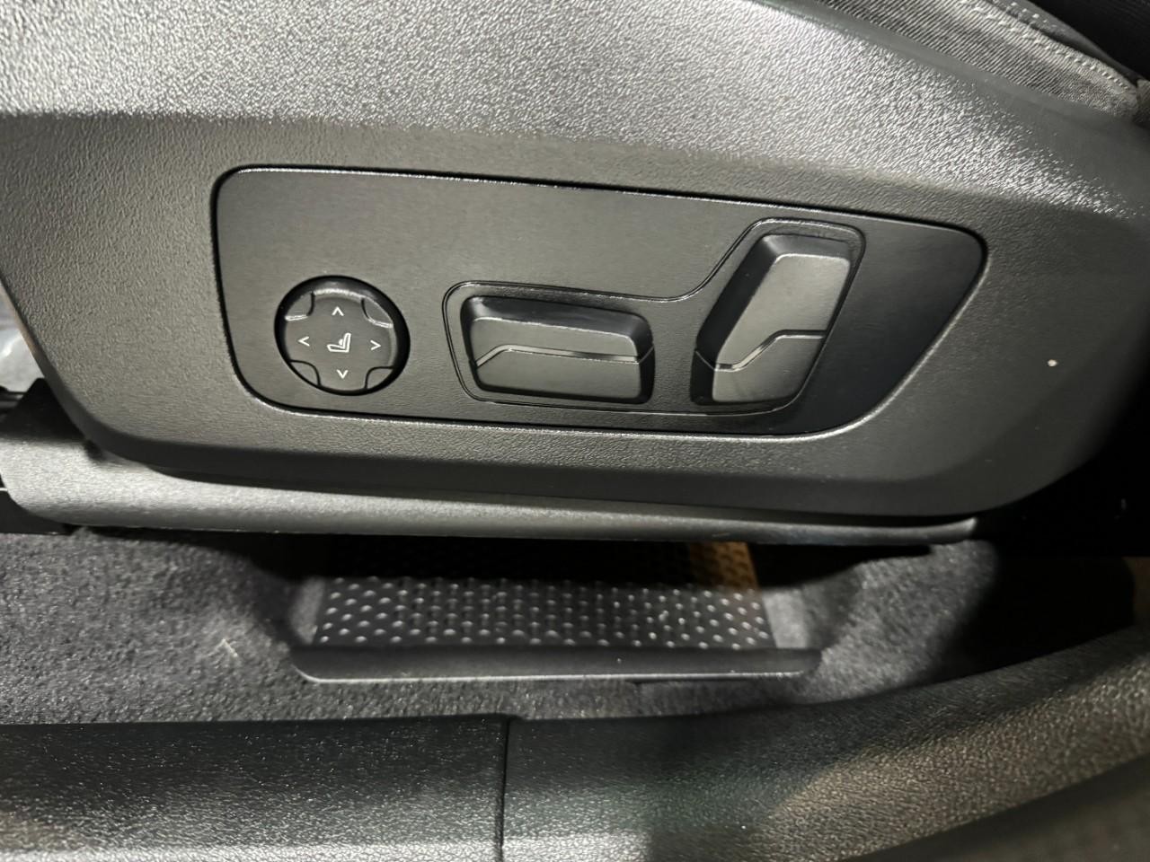 BMW X1 Vehicle Full-screen Gallery Image 27