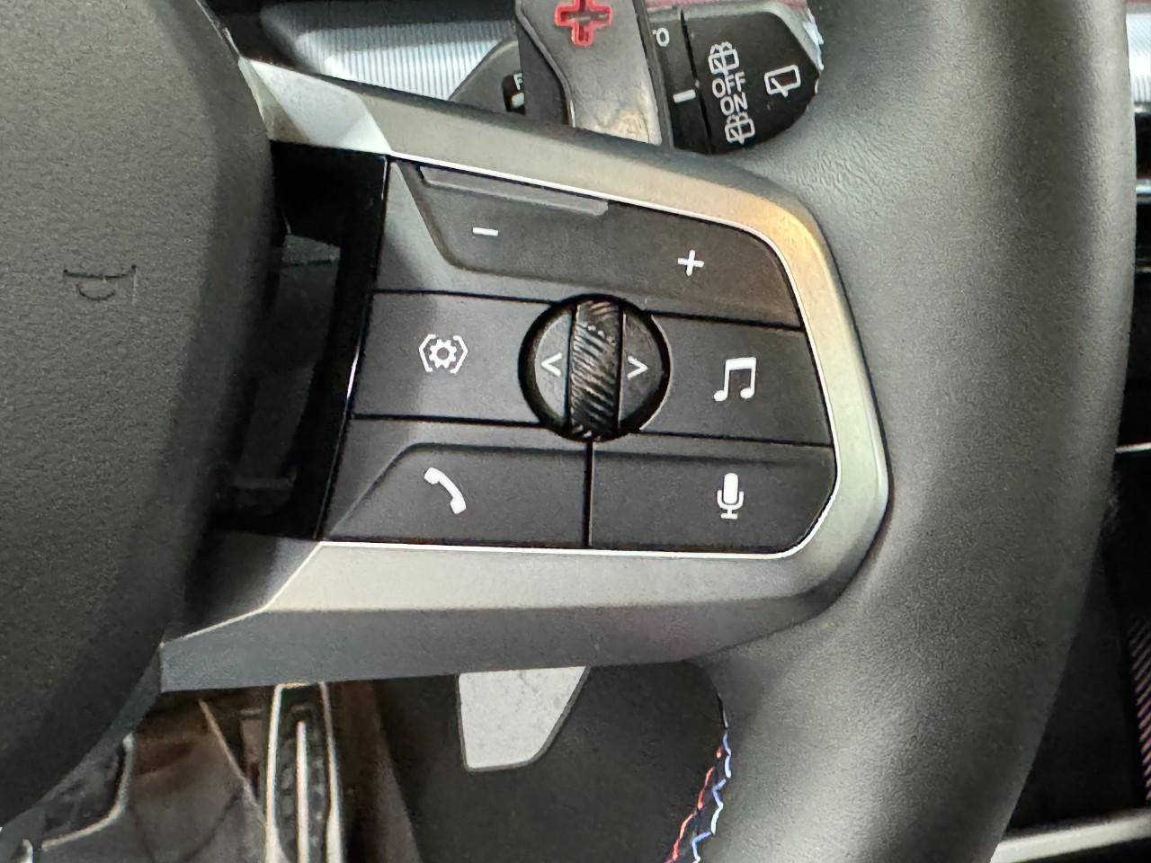 BMW X1 Vehicle Full-screen Gallery Image 30