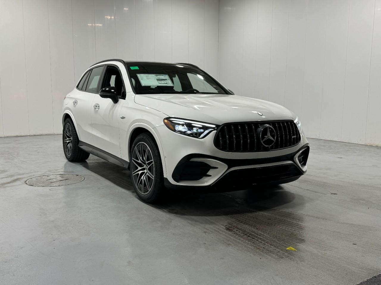 Mercedes-Benz GLC Vehicle Full-screen Gallery Image 6