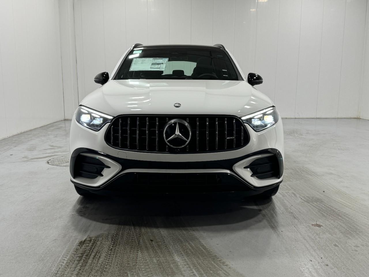 Mercedes-Benz GLC Vehicle Full-screen Gallery Image 7