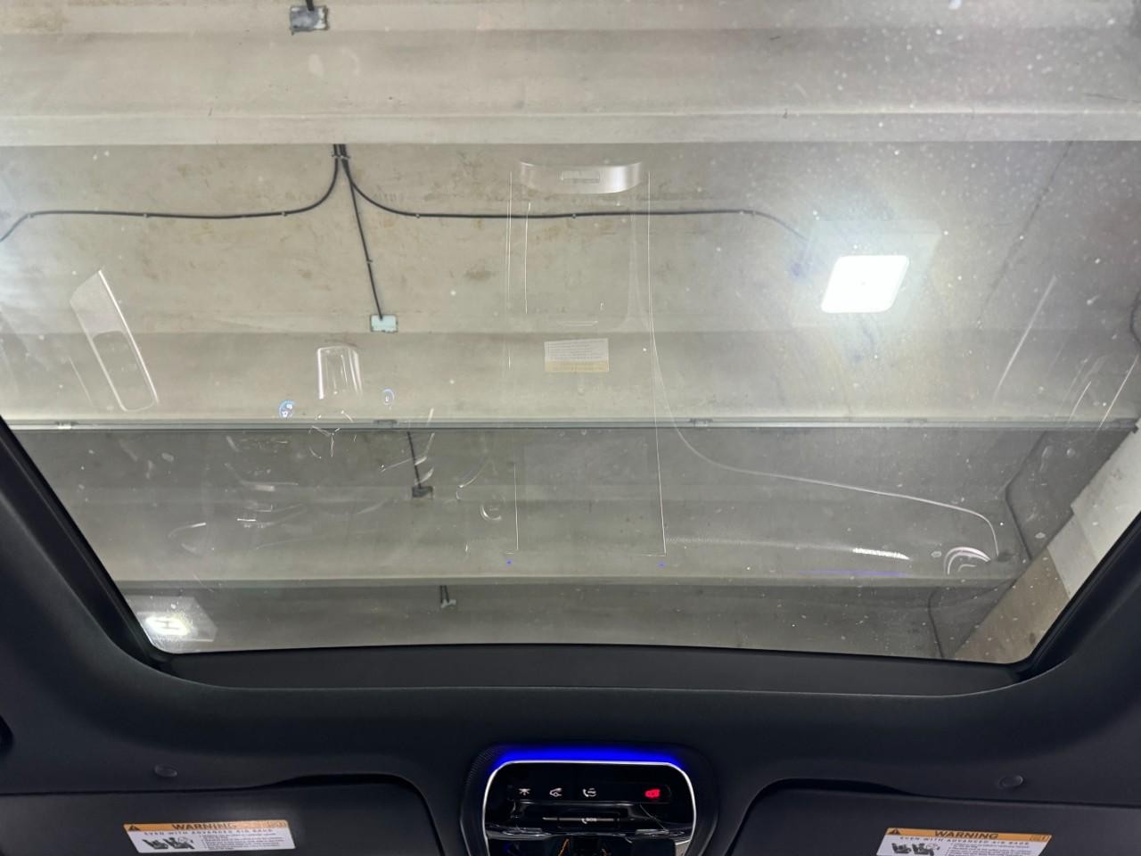 Mercedes-Benz GLC Vehicle Full-screen Gallery Image 11