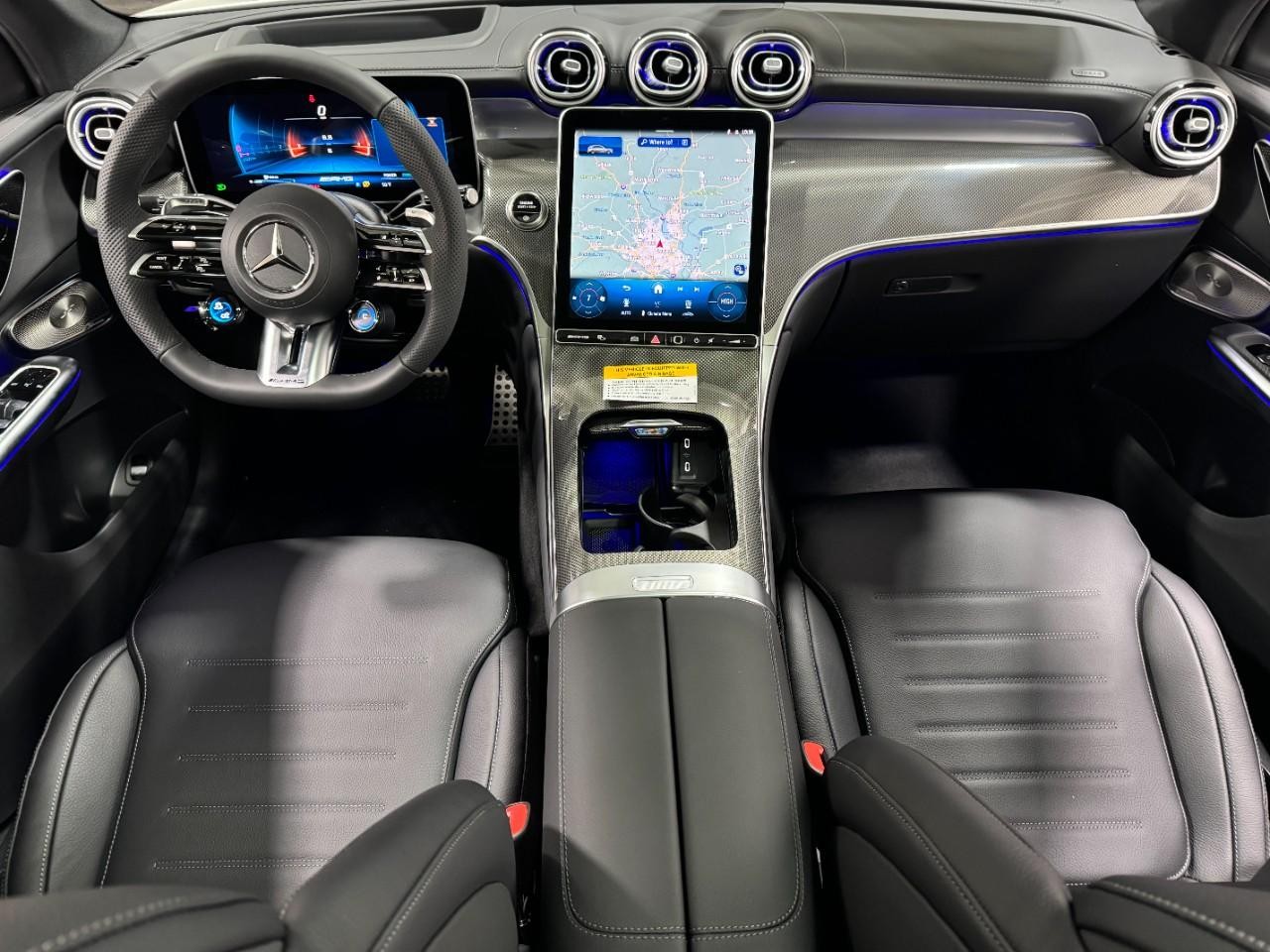 Mercedes-Benz GLC Vehicle Full-screen Gallery Image 12