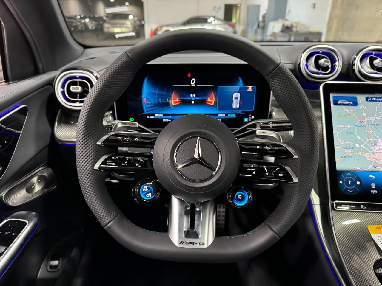 Mercedes-Benz GLC Vehicle Full-screen Gallery Image 13
