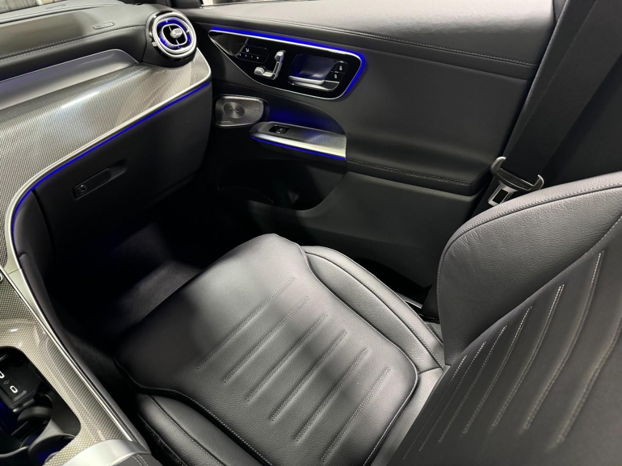 Mercedes-Benz GLC Vehicle Full-screen Gallery Image 15