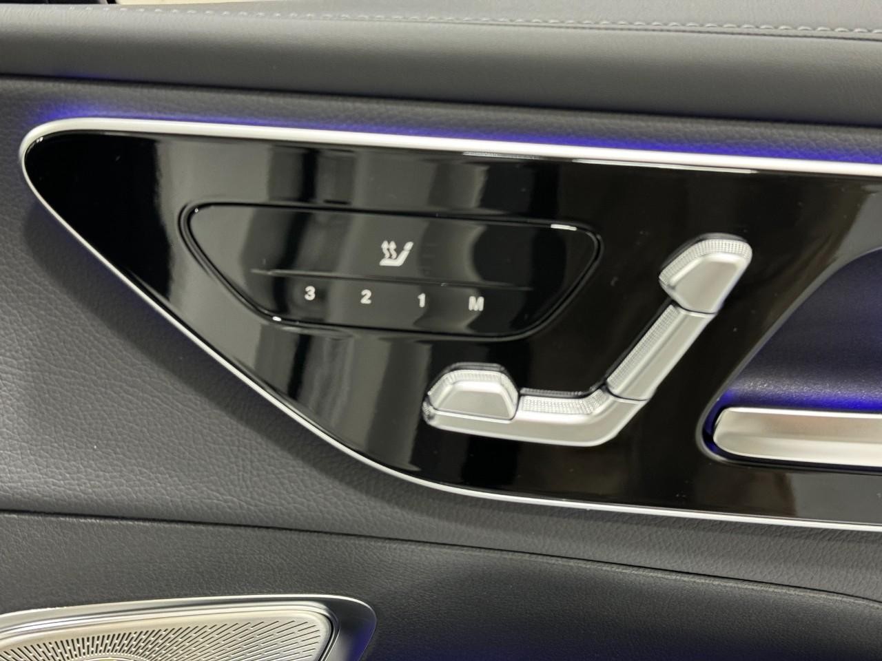 Mercedes-Benz GLC Vehicle Full-screen Gallery Image 19