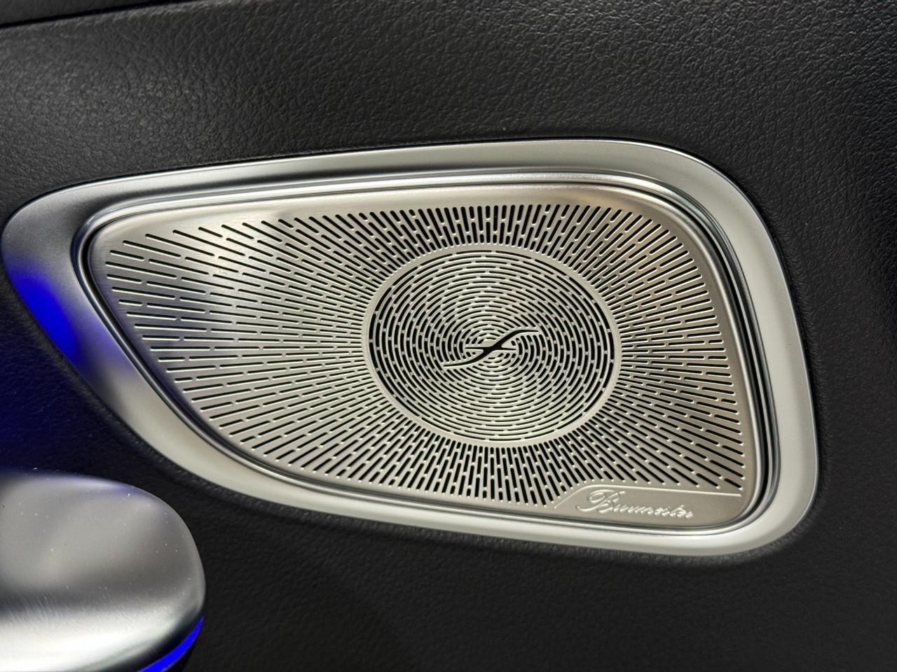 Mercedes-Benz GLC Vehicle Full-screen Gallery Image 25