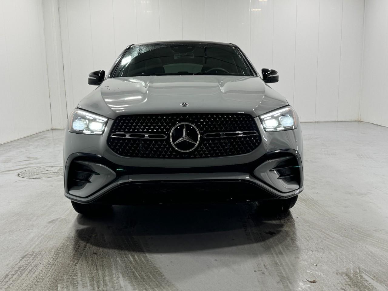 Mercedes-Benz GLE Vehicle Full-screen Gallery Image 7