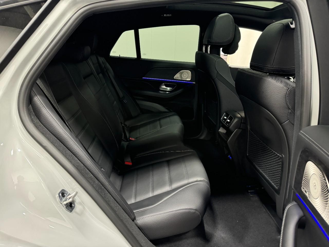 Mercedes-Benz GLE Vehicle Full-screen Gallery Image 10