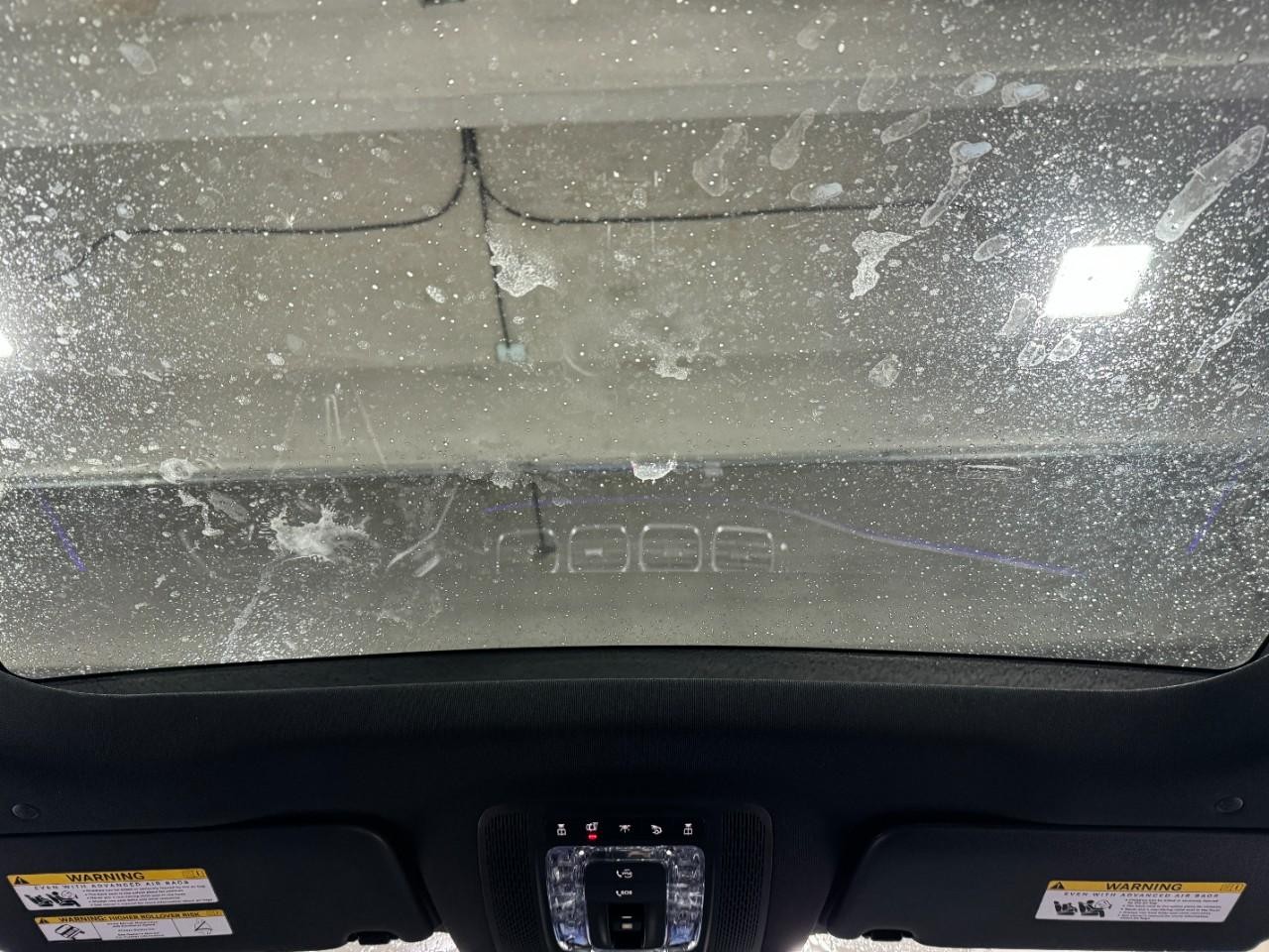 Mercedes-Benz GLE Vehicle Full-screen Gallery Image 11