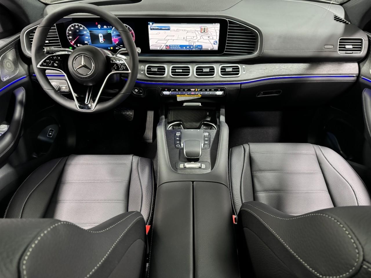 Mercedes-Benz GLE Vehicle Full-screen Gallery Image 12