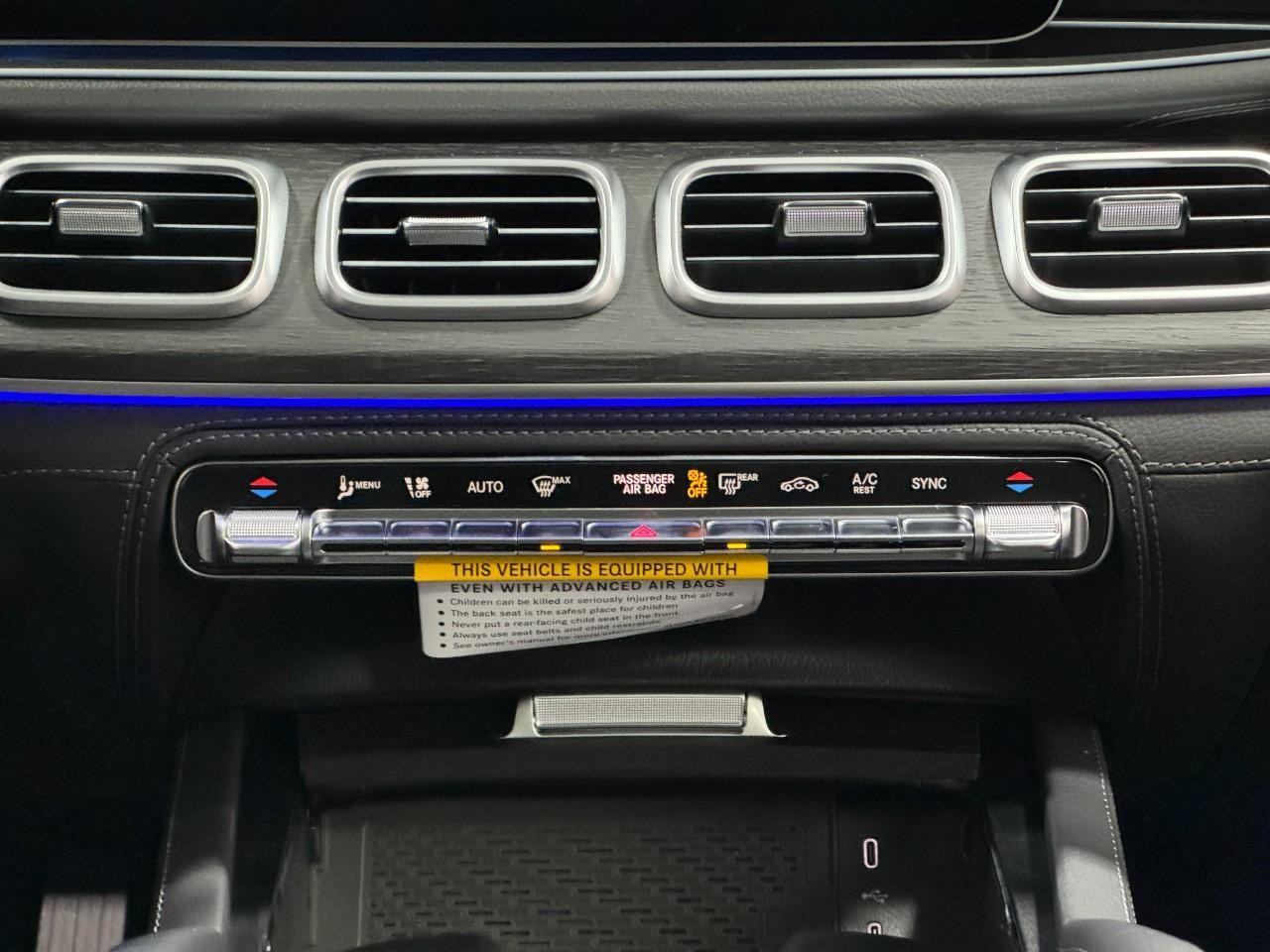 Mercedes-Benz GLE Vehicle Full-screen Gallery Image 15