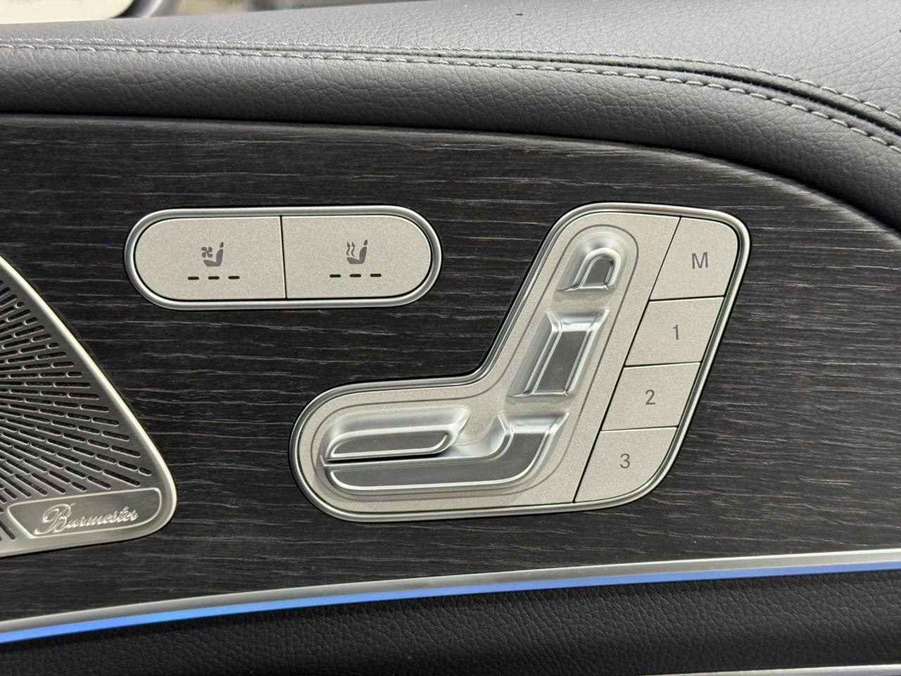 Mercedes-Benz GLE Vehicle Full-screen Gallery Image 20