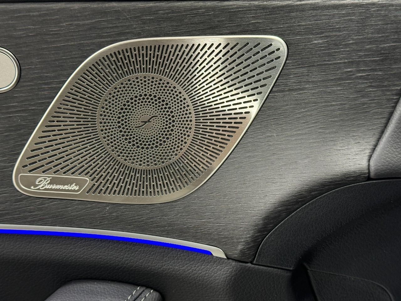 Mercedes-Benz GLE Vehicle Full-screen Gallery Image 23