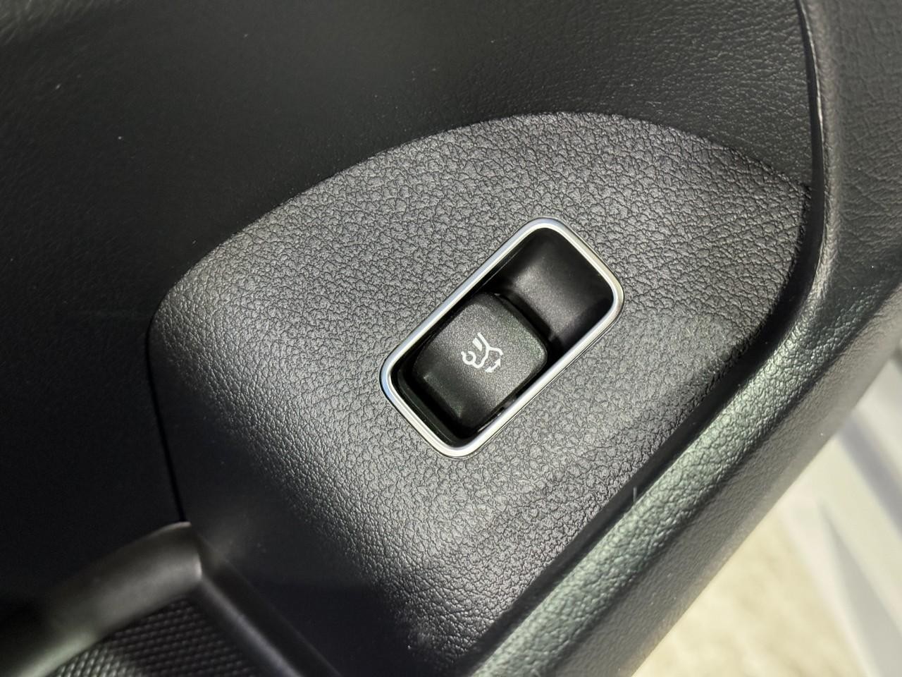 Mercedes-Benz GLE Vehicle Full-screen Gallery Image 27