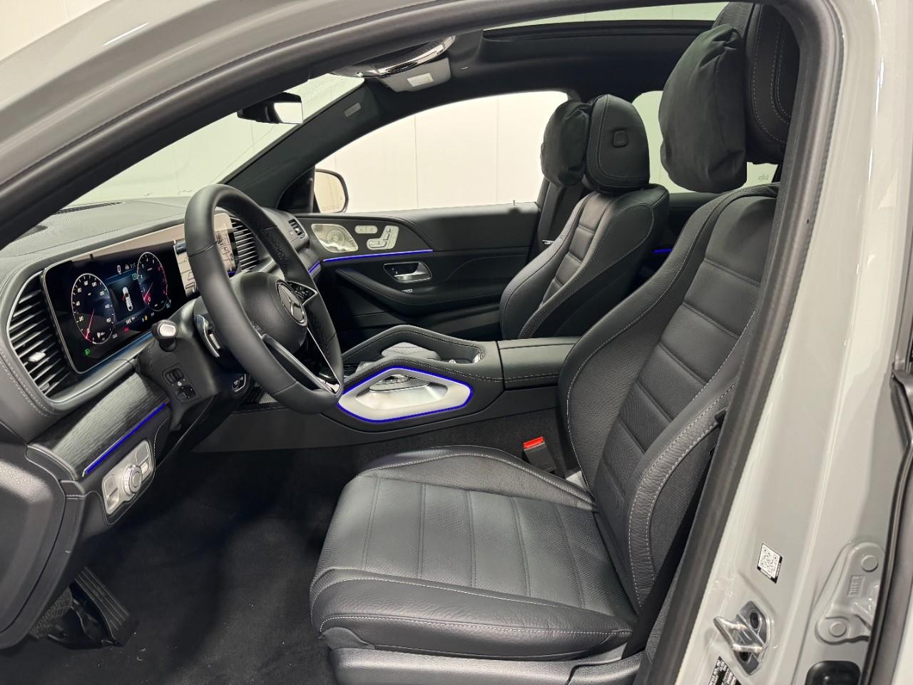 Mercedes-Benz GLE Vehicle Full-screen Gallery Image 28