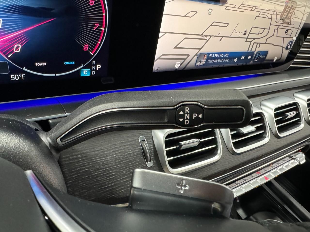 Mercedes-Benz GLE Vehicle Full-screen Gallery Image 34