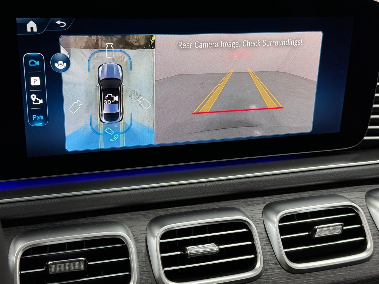 Mercedes-Benz GLE Vehicle Full-screen Gallery Image 35