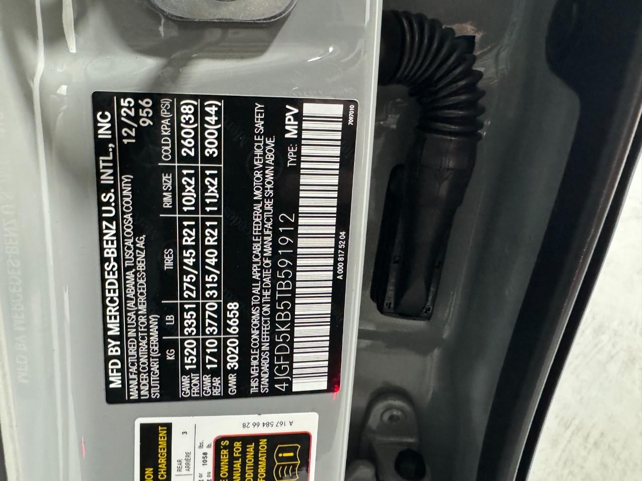 Mercedes-Benz GLE Vehicle Full-screen Gallery Image 36