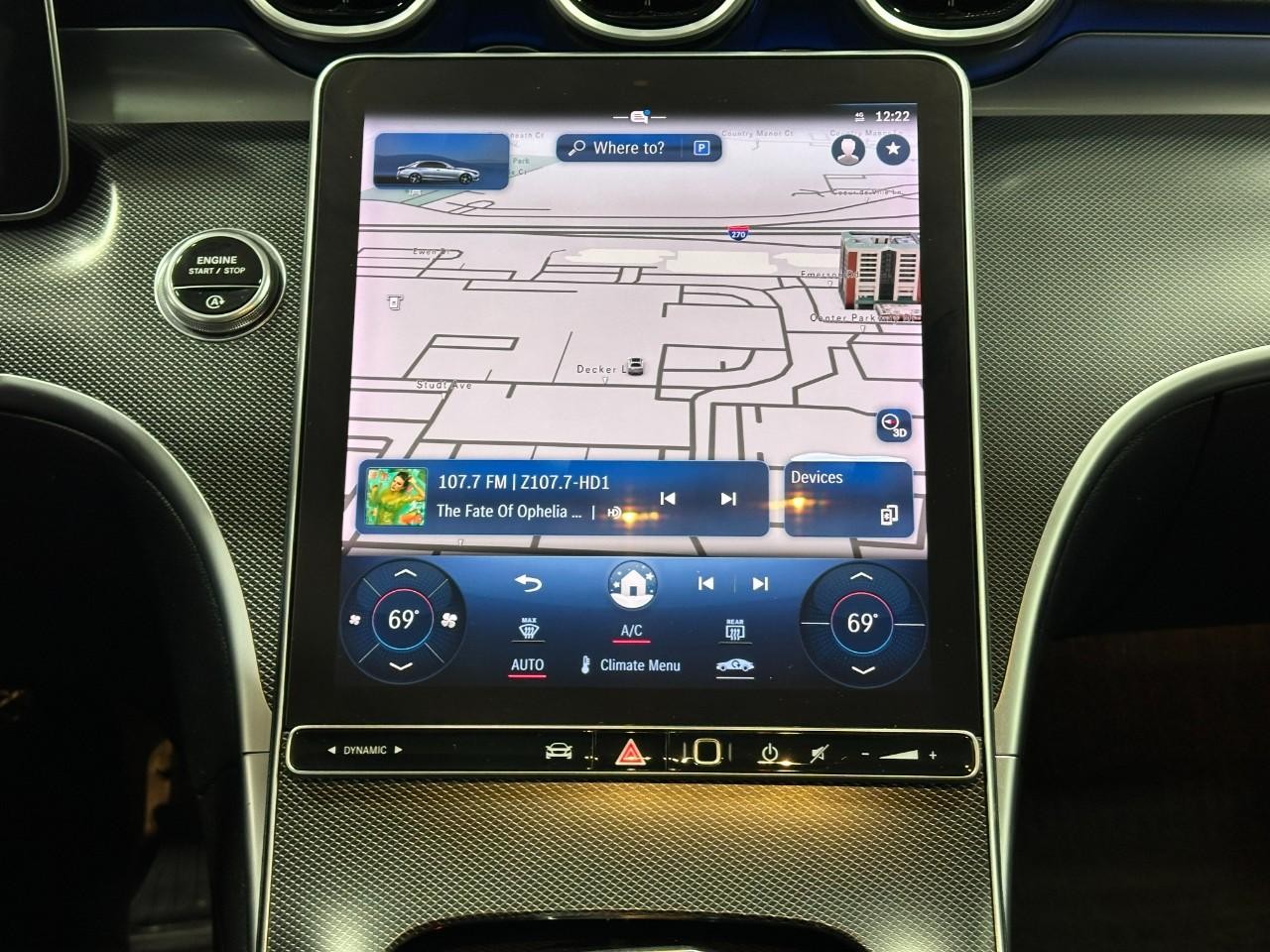 Mercedes-Benz C-Class Vehicle Full-screen Gallery Image 17