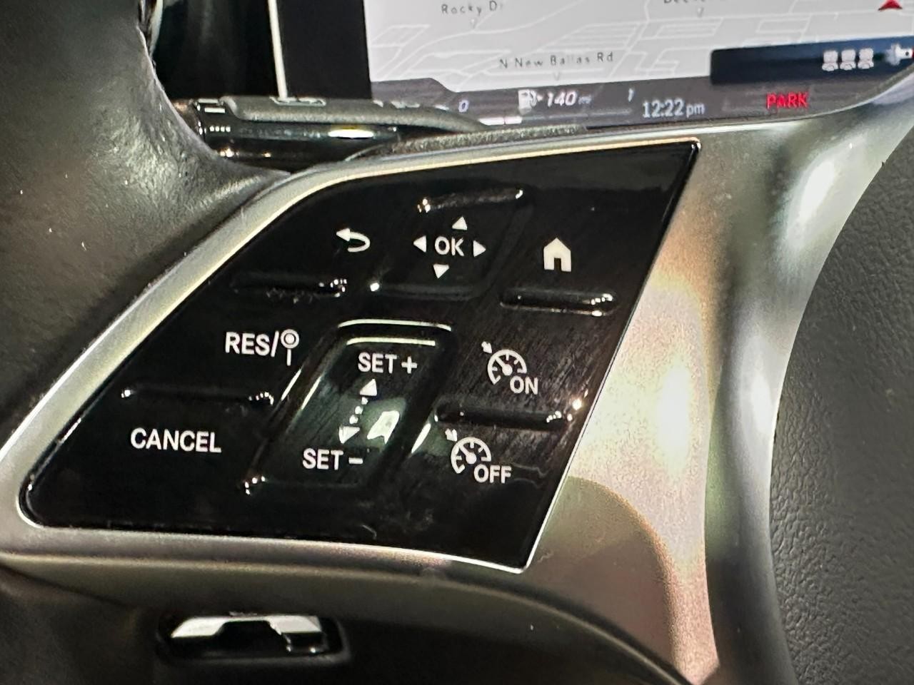 Mercedes-Benz C-Class Vehicle Full-screen Gallery Image 27