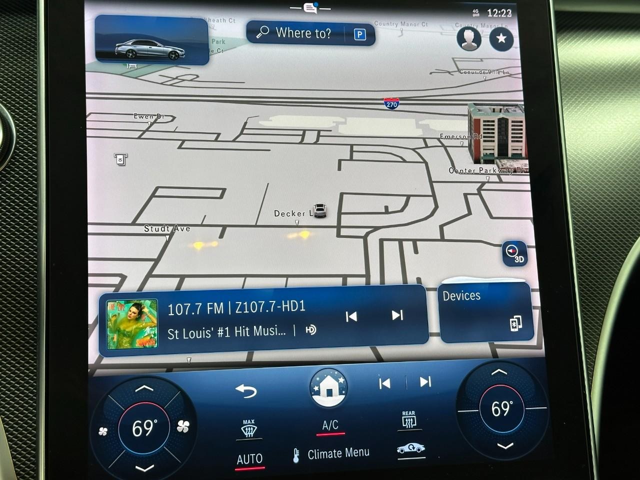 Mercedes-Benz C-Class Vehicle Full-screen Gallery Image 30