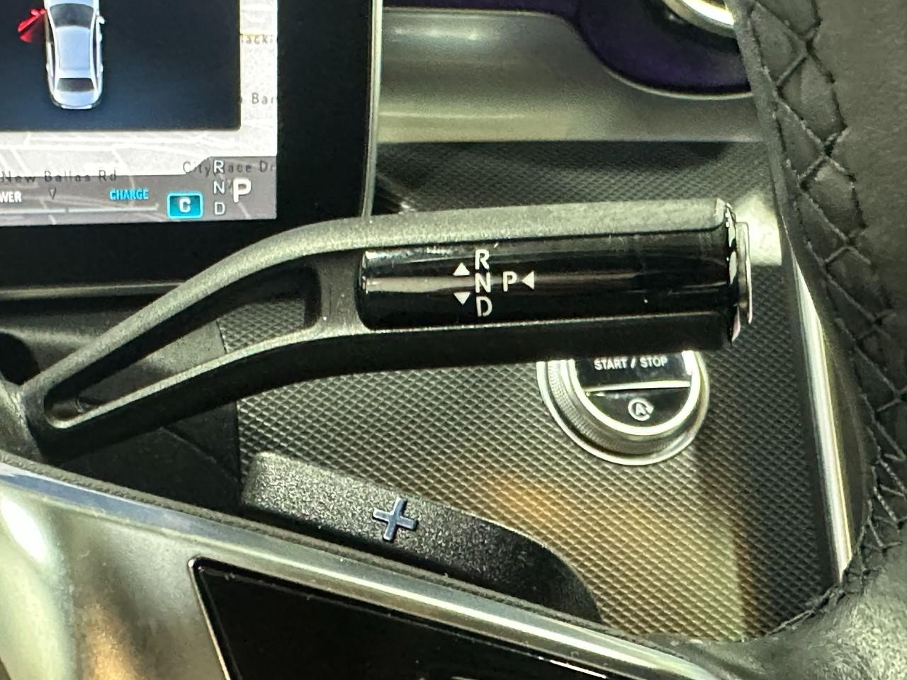 Mercedes-Benz C-Class Vehicle Full-screen Gallery Image 31