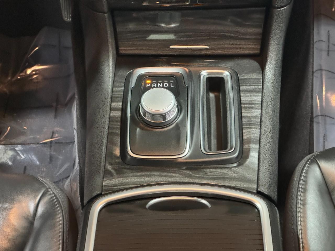 Chrysler 300 Vehicle Full-screen Gallery Image 15