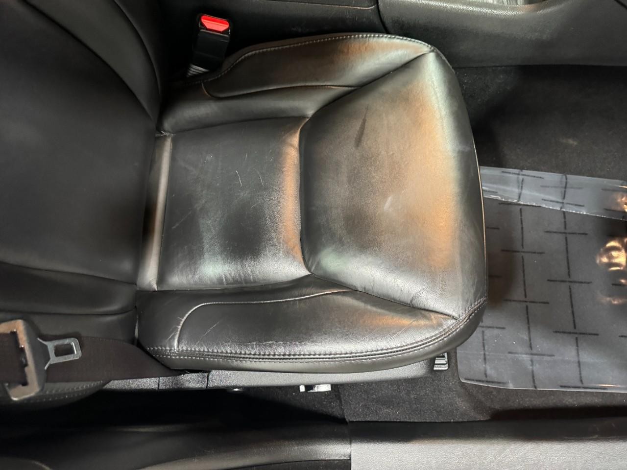 Chrysler 300 Vehicle Full-screen Gallery Image 18