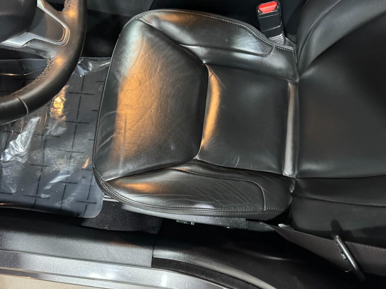 Chrysler 300 Vehicle Full-screen Gallery Image 23