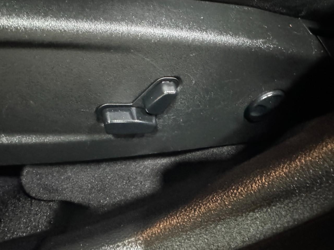 Chrysler 300 Vehicle Full-screen Gallery Image 24