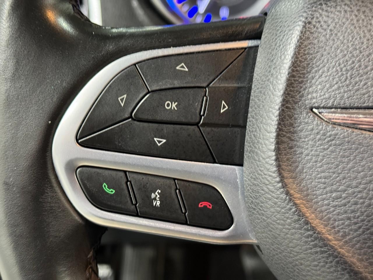 Chrysler 300 Vehicle Full-screen Gallery Image 26