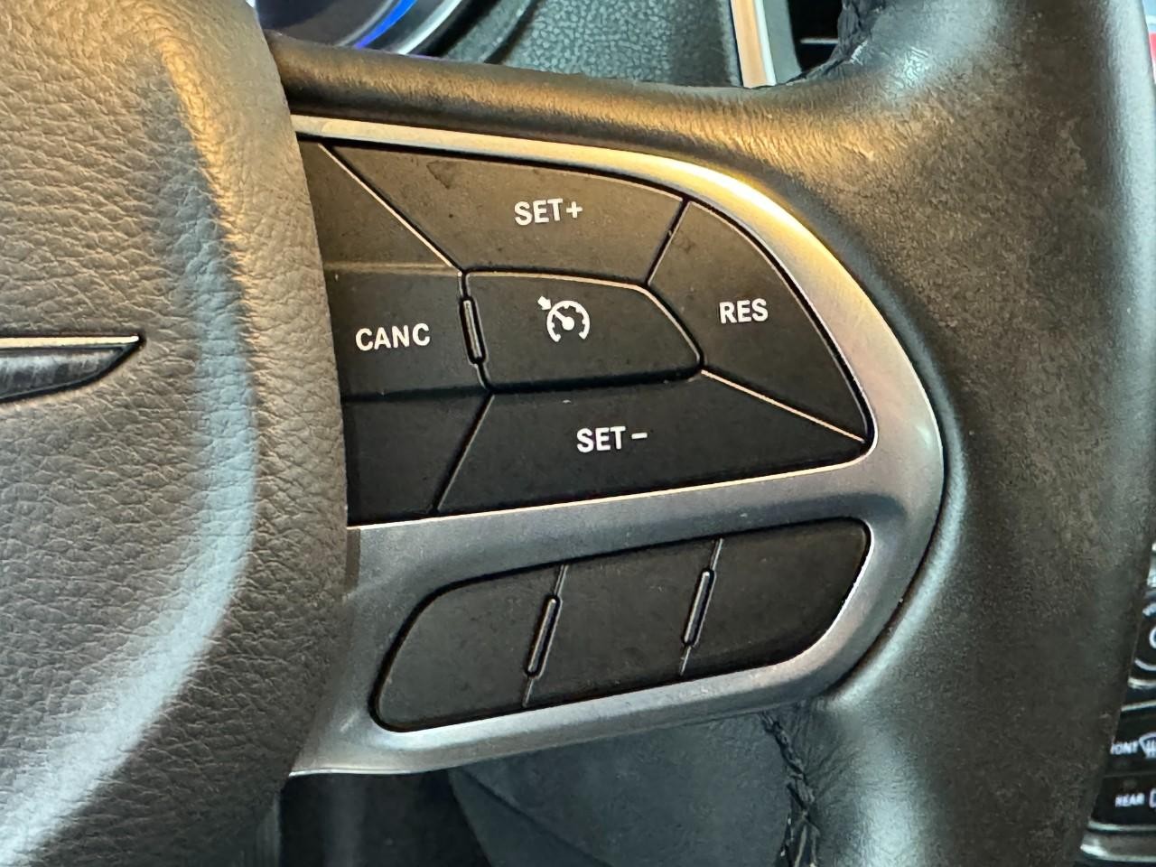 Chrysler 300 Vehicle Full-screen Gallery Image 27