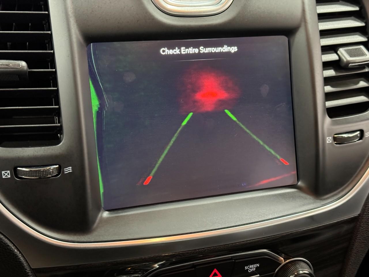 Chrysler 300 Vehicle Full-screen Gallery Image 29