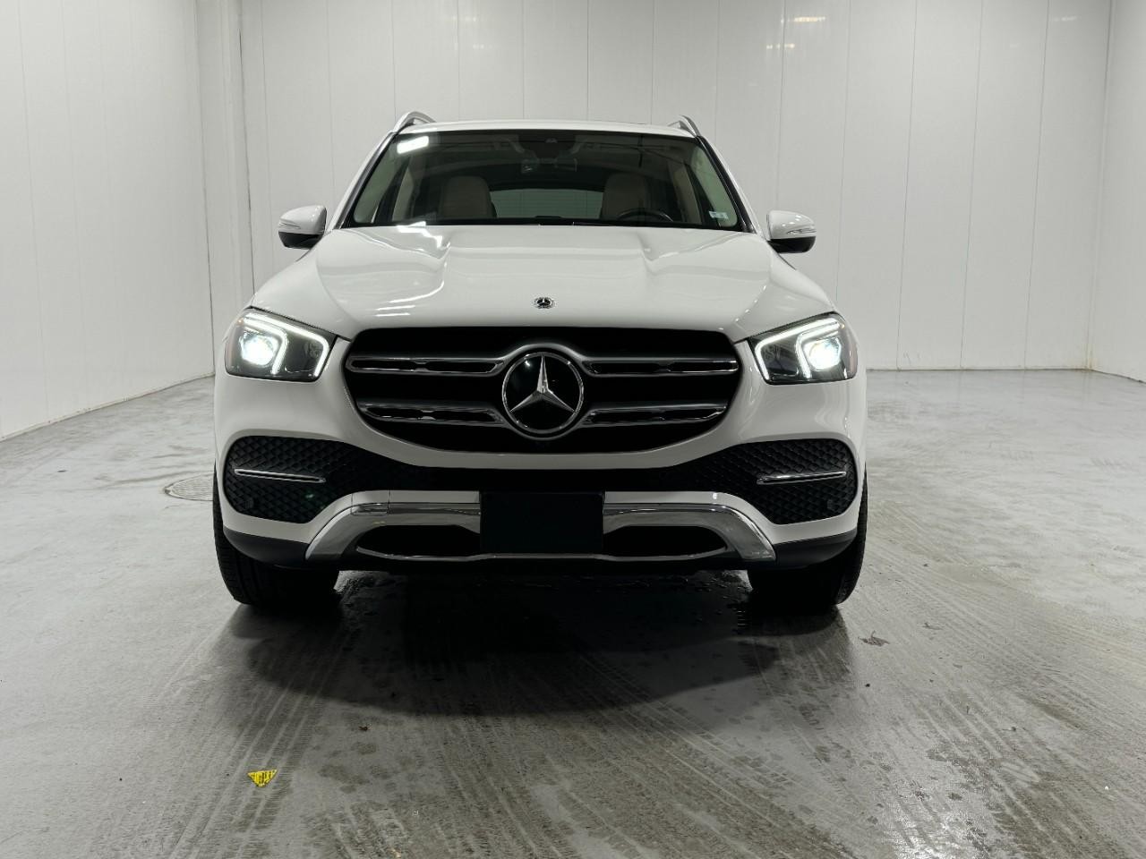 Mercedes-Benz GLE Vehicle Full-screen Gallery Image 7