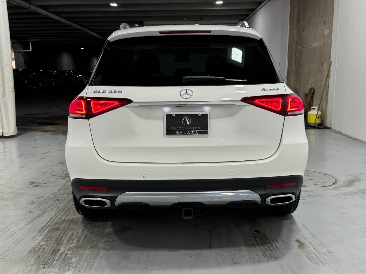 Mercedes-Benz GLE Vehicle Full-screen Gallery Image 9