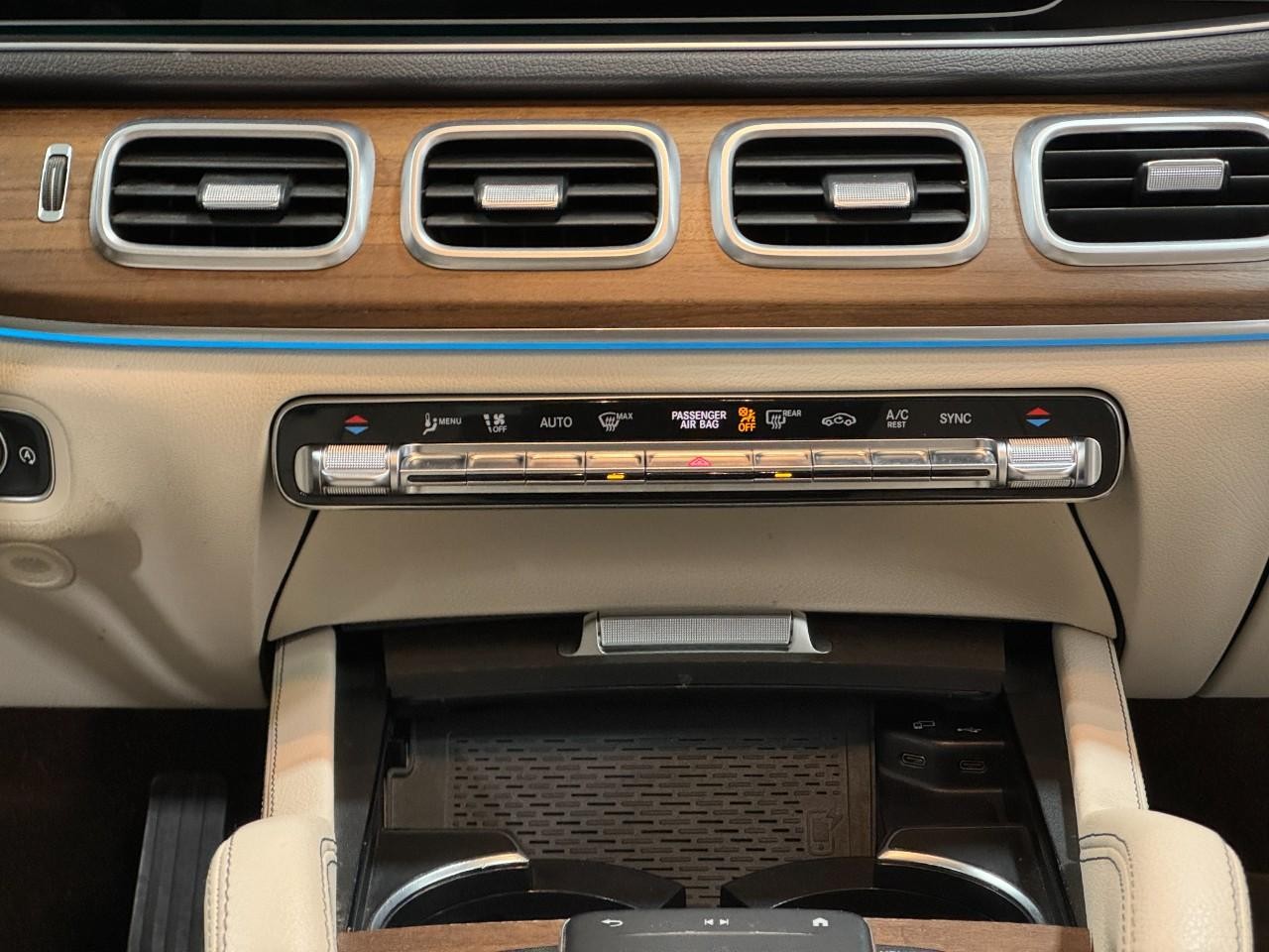 Mercedes-Benz GLE Vehicle Full-screen Gallery Image 15