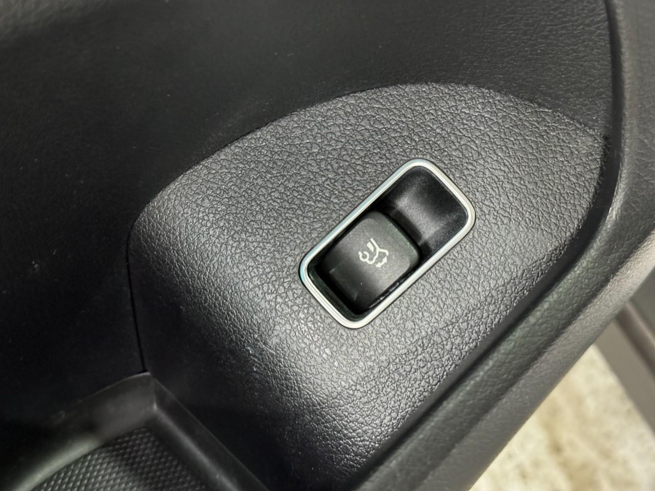 Mercedes-Benz GLE Vehicle Full-screen Gallery Image 27