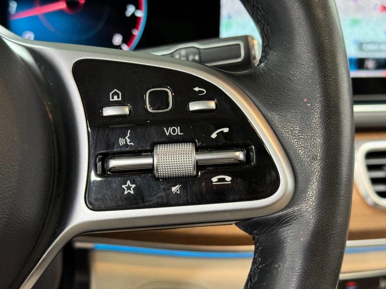 Mercedes-Benz GLE Vehicle Full-screen Gallery Image 33