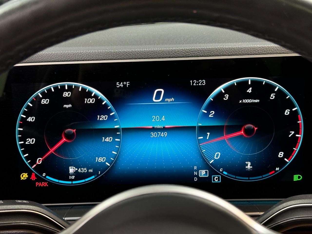 Mercedes-Benz GLE Vehicle Full-screen Gallery Image 34