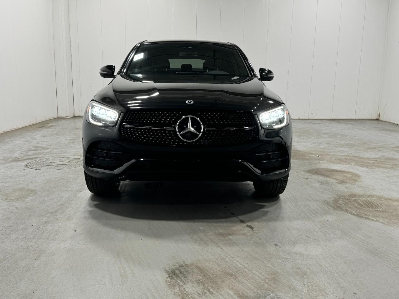 Mercedes-Benz GLC Vehicle Full-screen Gallery Image 7