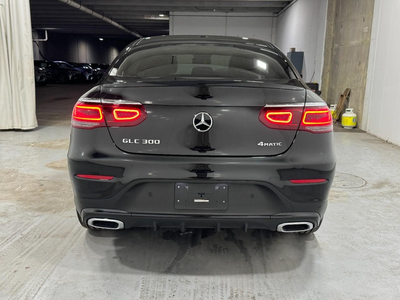 Mercedes-Benz GLC Vehicle Full-screen Gallery Image 9