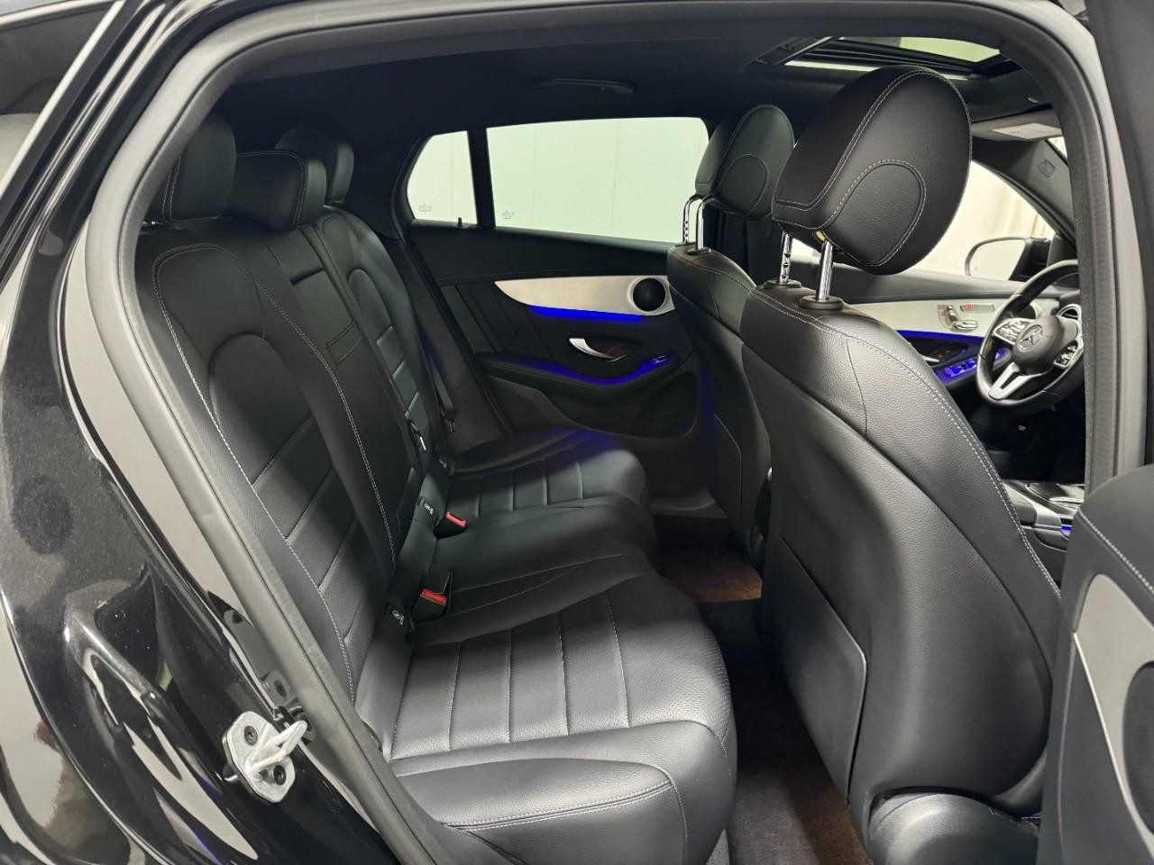 Mercedes-Benz GLC Vehicle Full-screen Gallery Image 10