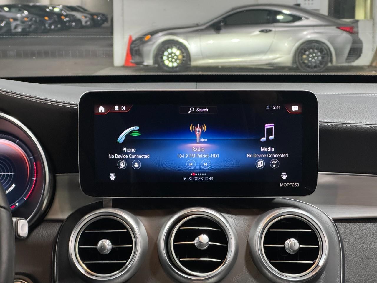 Mercedes-Benz GLC Vehicle Full-screen Gallery Image 14