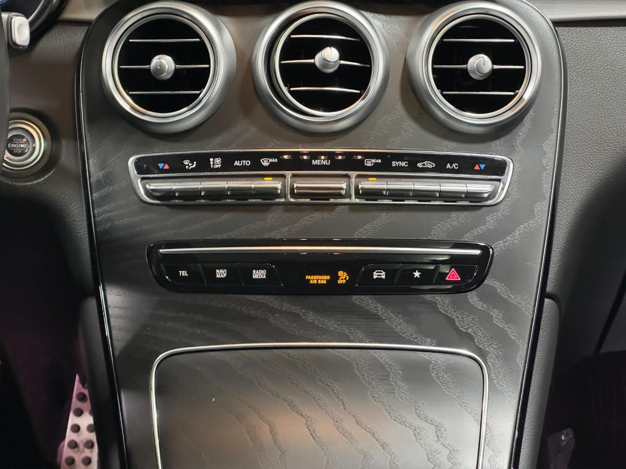 Mercedes-Benz GLC Vehicle Full-screen Gallery Image 15