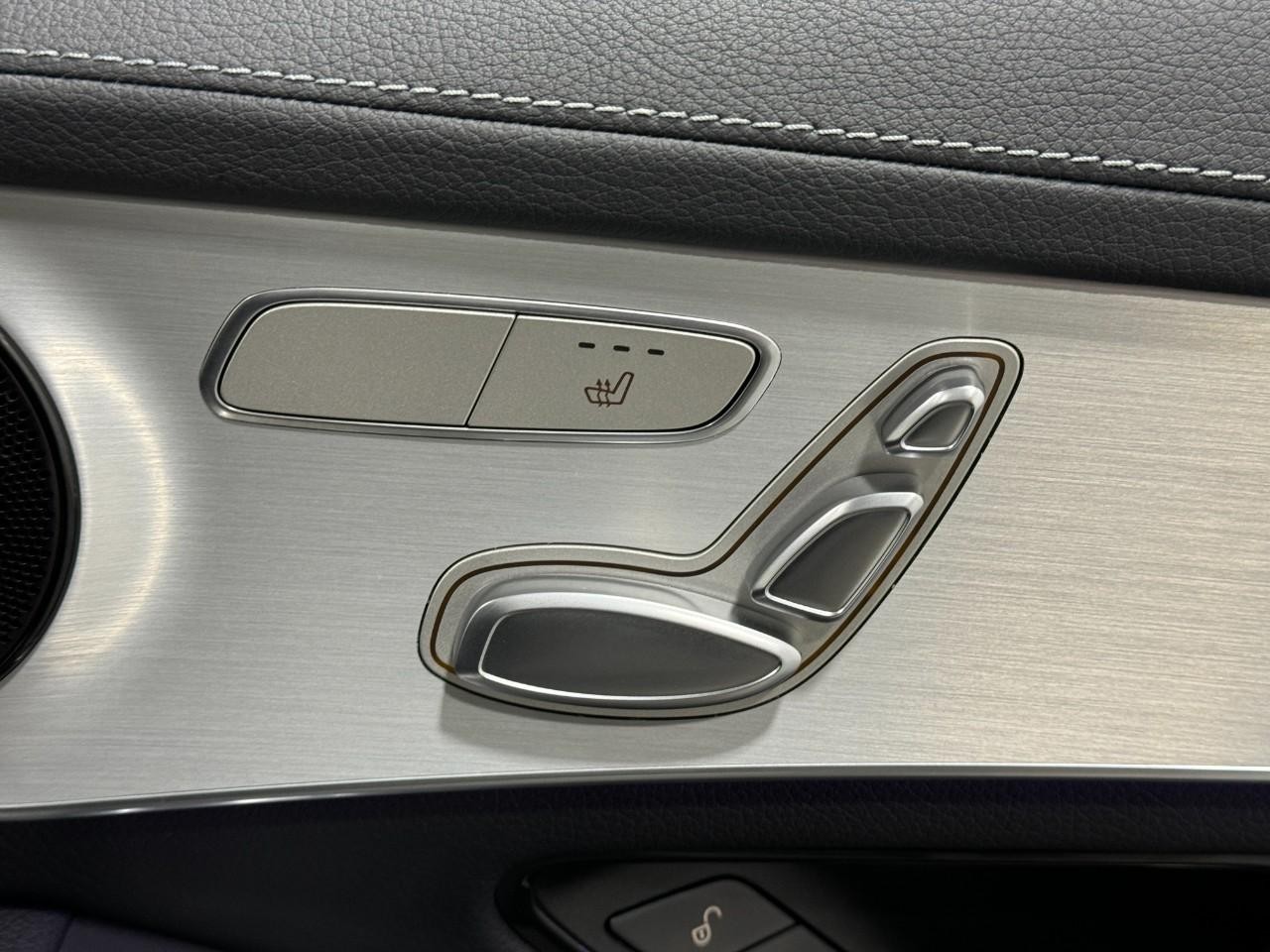 Mercedes-Benz GLC Vehicle Full-screen Gallery Image 20