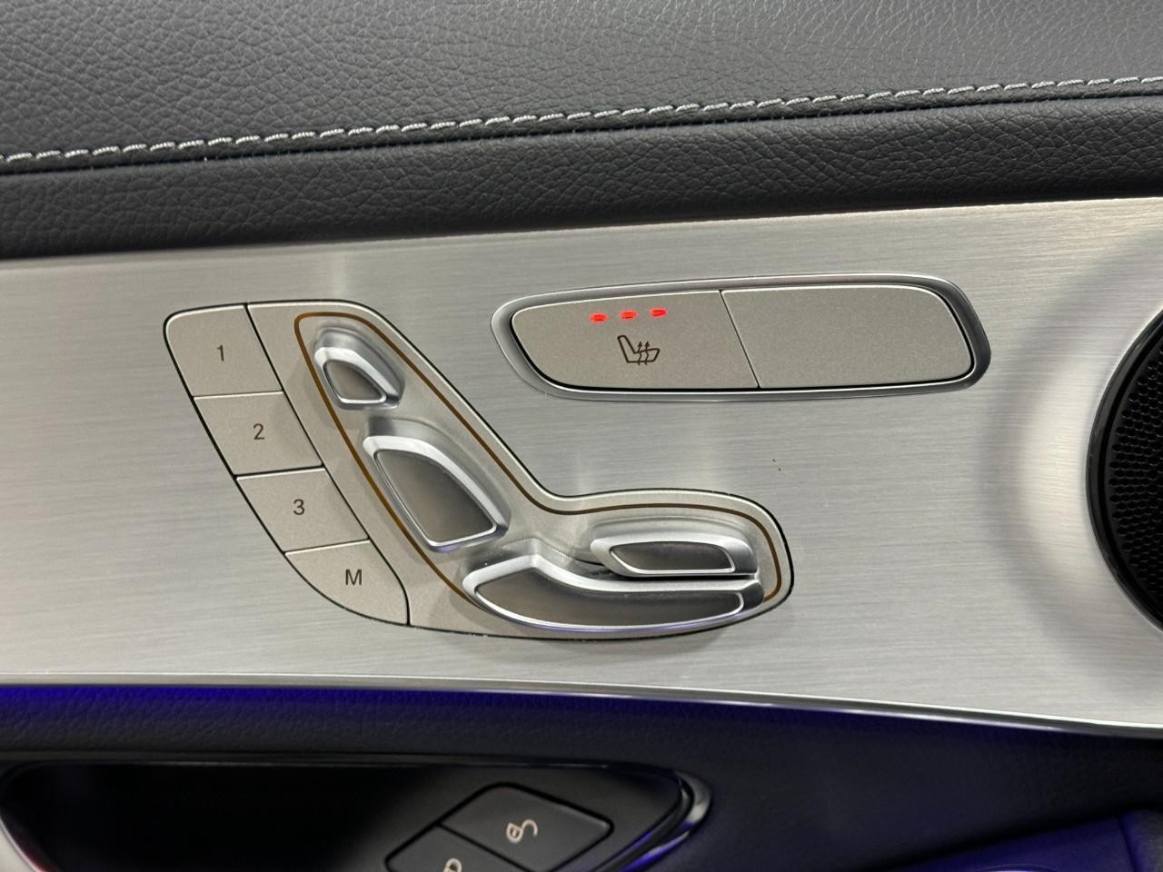 Mercedes-Benz GLC Vehicle Full-screen Gallery Image 23