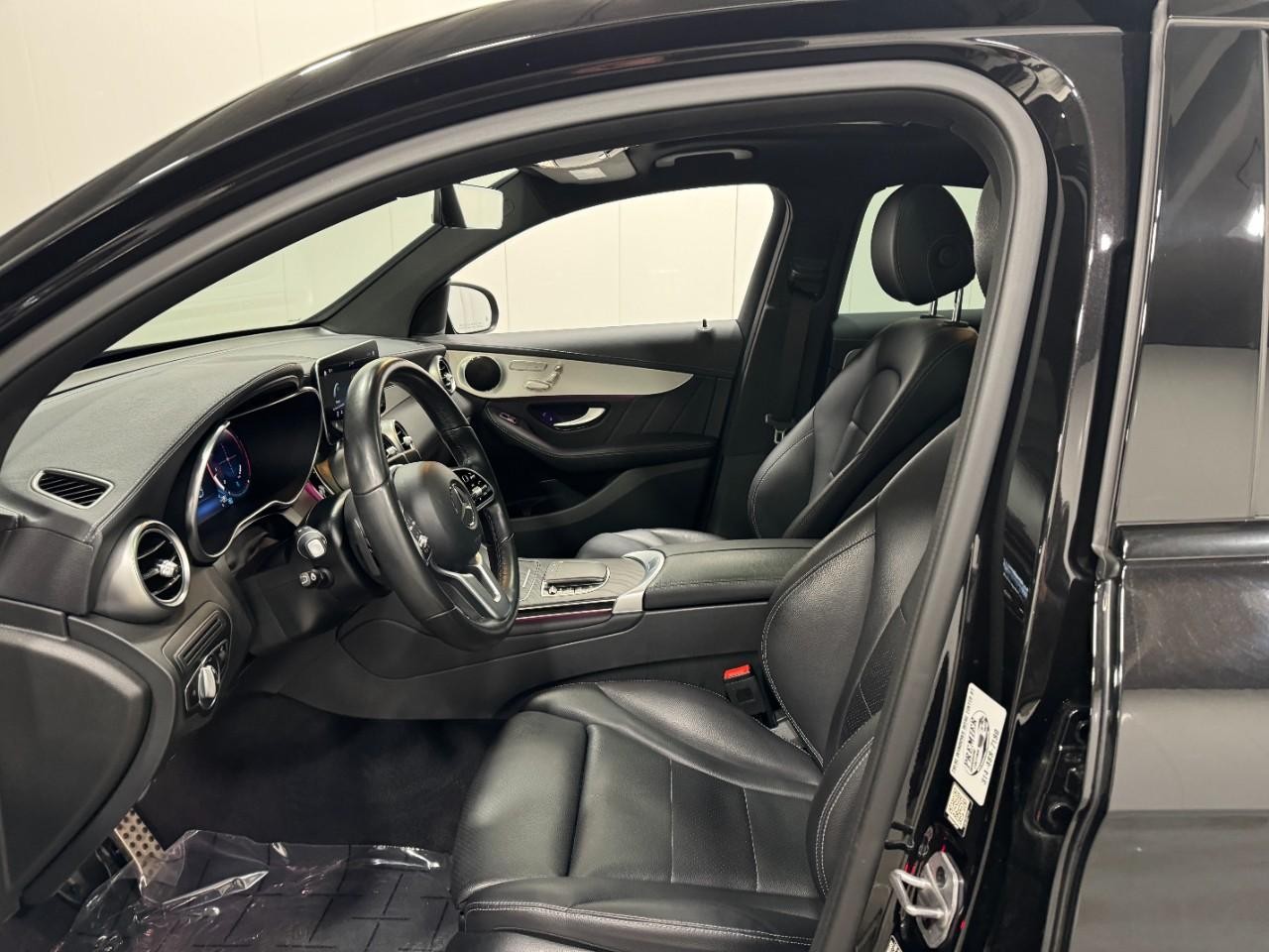 Mercedes-Benz GLC Vehicle Full-screen Gallery Image 27